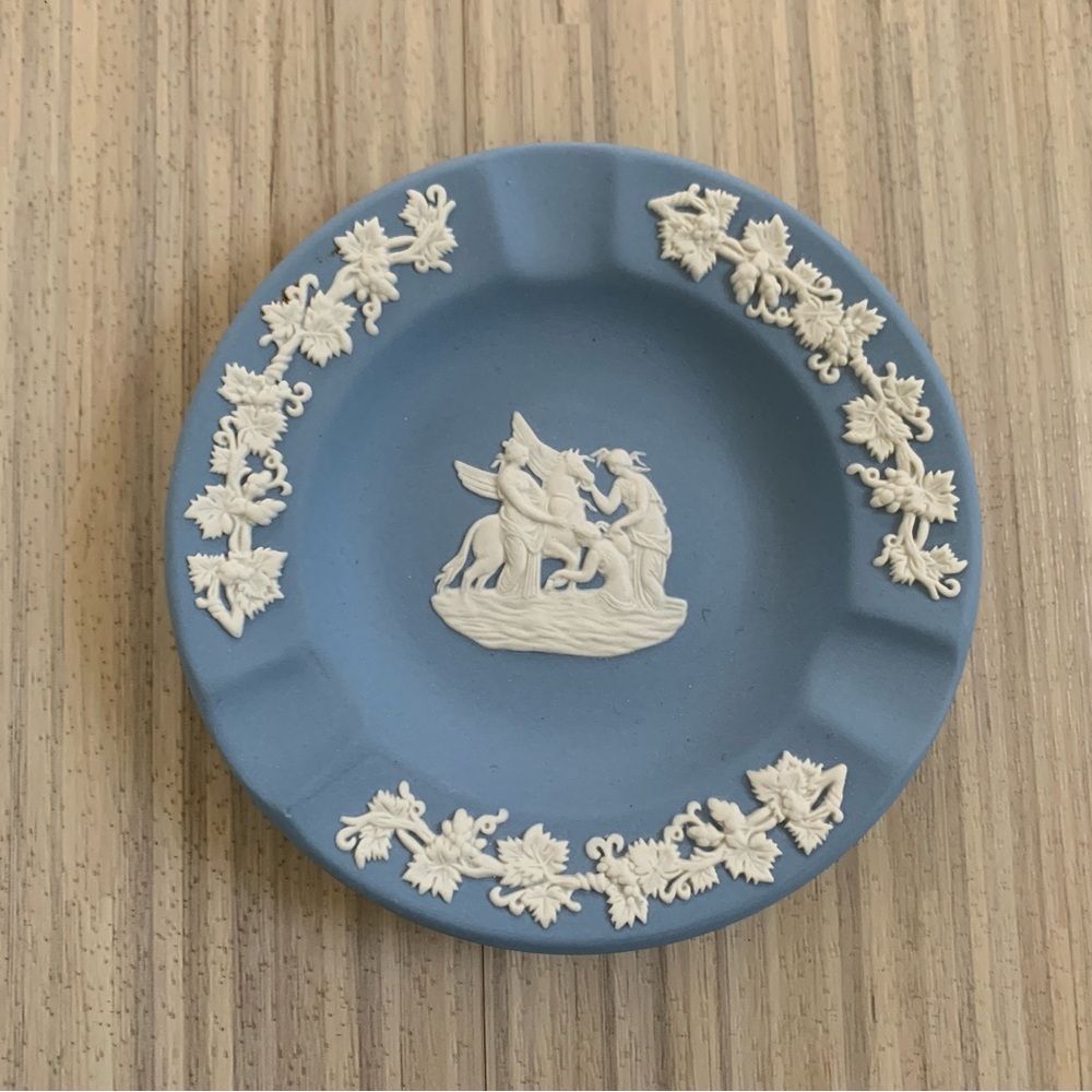Wedgwood Ash Tray in Blue Jasper EUC